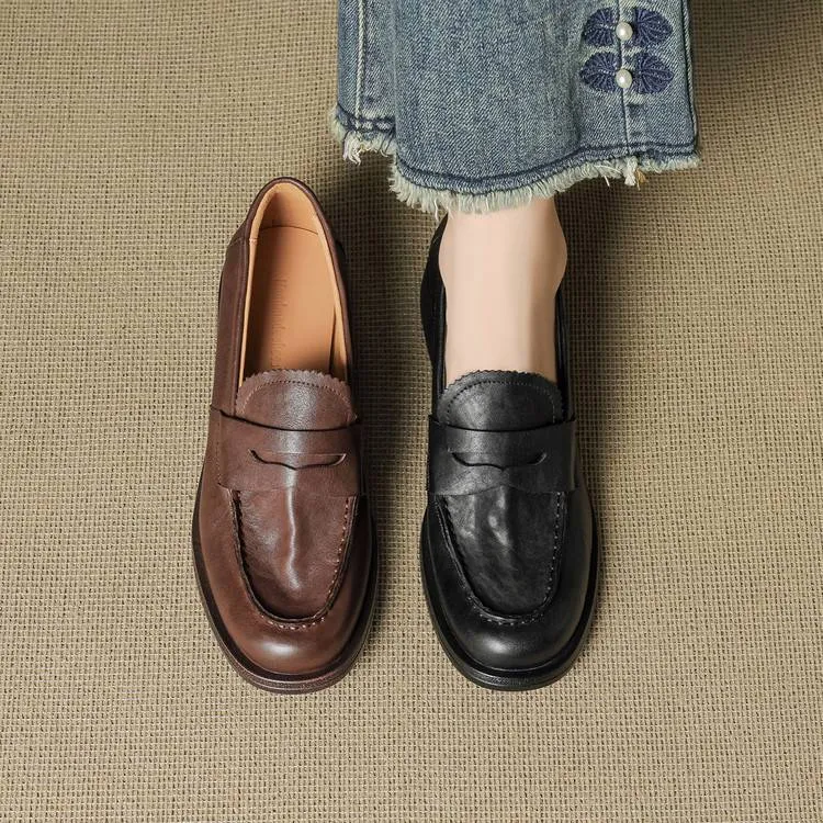 Genuine leather slip-on loafers for women, available in black and brown, perfect for autumn. Chunky heel, mid-heel, cowhide, round toe.