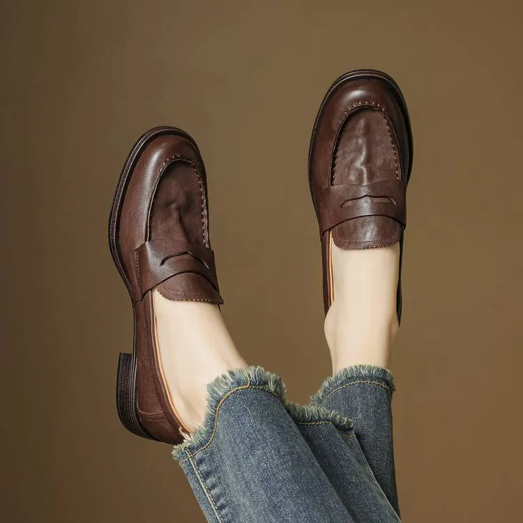 Genuine leather slip-on loafers for women, available in black and brown, perfect for autumn. Chunky heel, mid-heel, cowhide, round toe.