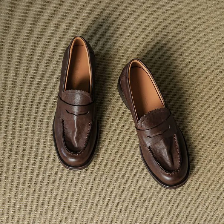 Genuine leather slip-on loafers for women, available in black and brown, perfect for autumn. Chunky heel, mid-heel, cowhide, round toe.
