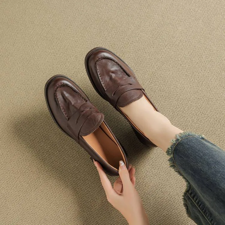 Genuine leather slip-on loafers for women, available in black and brown, perfect for autumn. Chunky heel, mid-heel, cowhide, round toe.