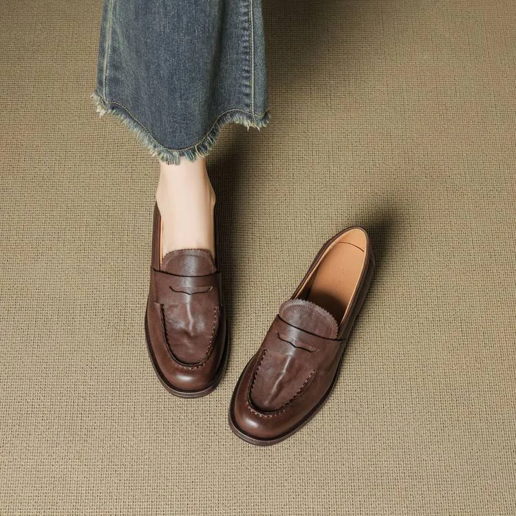Genuine leather slip-on loafers for women, available in black and brown, perfect for autumn. Chunky heel, mid-heel, cowhide, round toe.