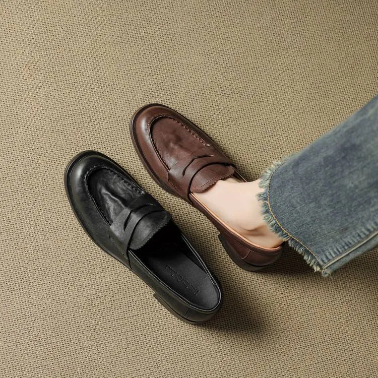 Genuine leather slip-on loafers for women, available in black and brown, perfect for autumn. Chunky heel, mid-heel, cowhide, round toe.