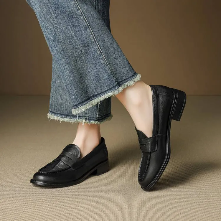 Genuine leather slip-on loafers for women, available in black and brown, perfect for autumn. Chunky heel, mid-heel, cowhide, round toe.