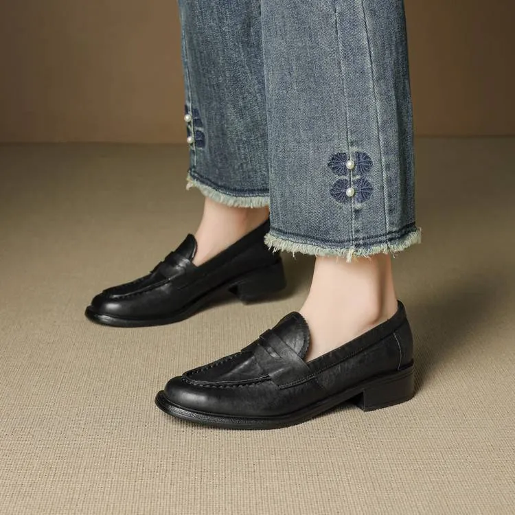 Genuine leather slip-on loafers for women, available in black and brown, perfect for autumn. Chunky heel, mid-heel, cowhide, round toe.