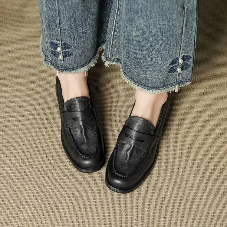 Genuine leather slip-on loafers for women, available in black and brown, perfect for autumn. Chunky heel, mid-heel, cowhide, round toe.
