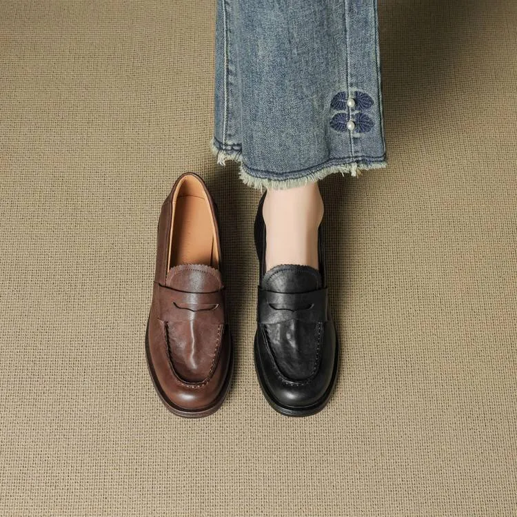 Genuine leather slip-on loafers for women, available in black and brown, perfect for autumn. Chunky heel, mid-heel, cowhide, round toe.