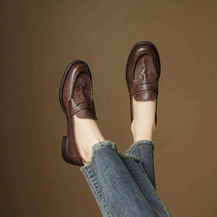 Genuine leather slip-on loafers for women, available in black and brown, perfect for autumn. Chunky heel, mid-heel, cowhide, round toe.