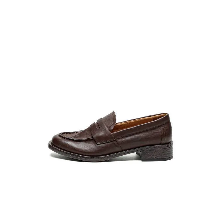 Genuine leather slip-on loafers for women, available in black and brown, perfect for autumn. Chunky heel, mid-heel, cowhide, round toe.