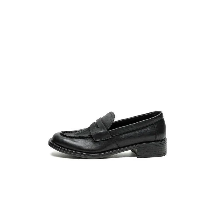Genuine leather slip-on loafers for women, available in black and brown, perfect for autumn. Chunky heel, mid-heel, cowhide, round toe.