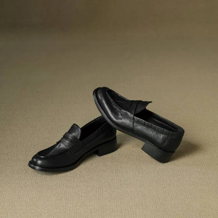 Genuine leather slip-on loafers for women, available in black and brown, perfect for autumn. Chunky heel, mid-heel, cowhide, round toe.