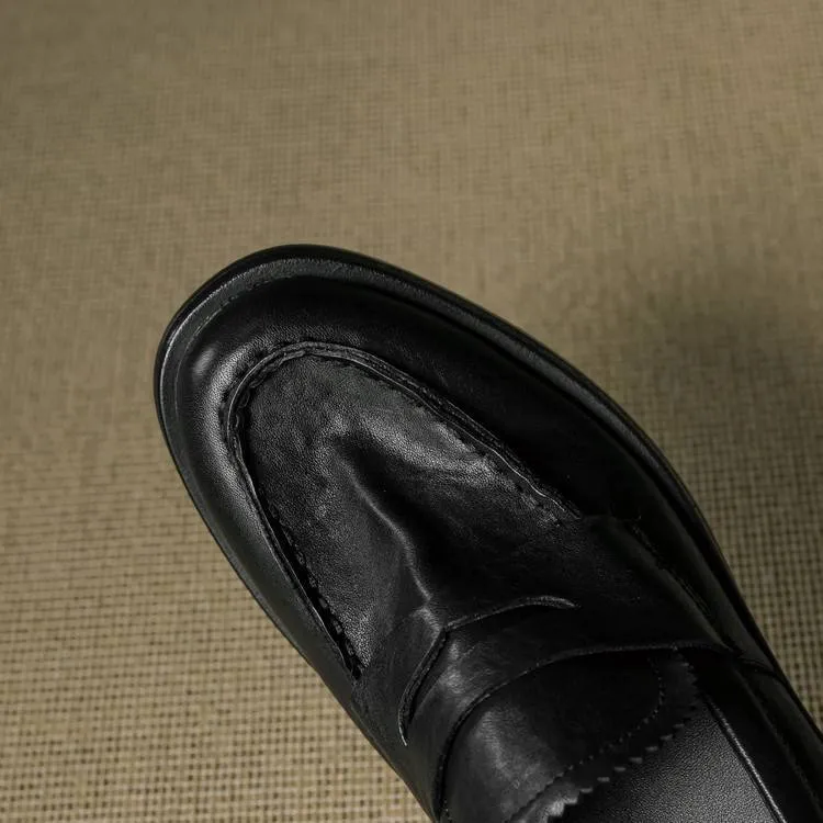 Genuine leather slip-on loafers for women, available in black and brown, perfect for autumn. Chunky heel, mid-heel, cowhide, round toe.