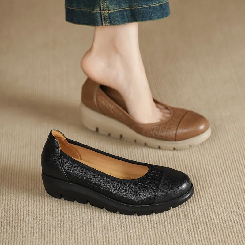 Autumn round-toe platform flats, comfortable sheepskin women's shoes, brown and black.