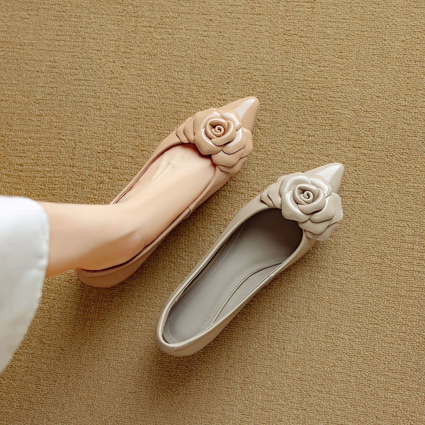 Autumn pointed-toe low-heel camellia sheepskin fashion shoes