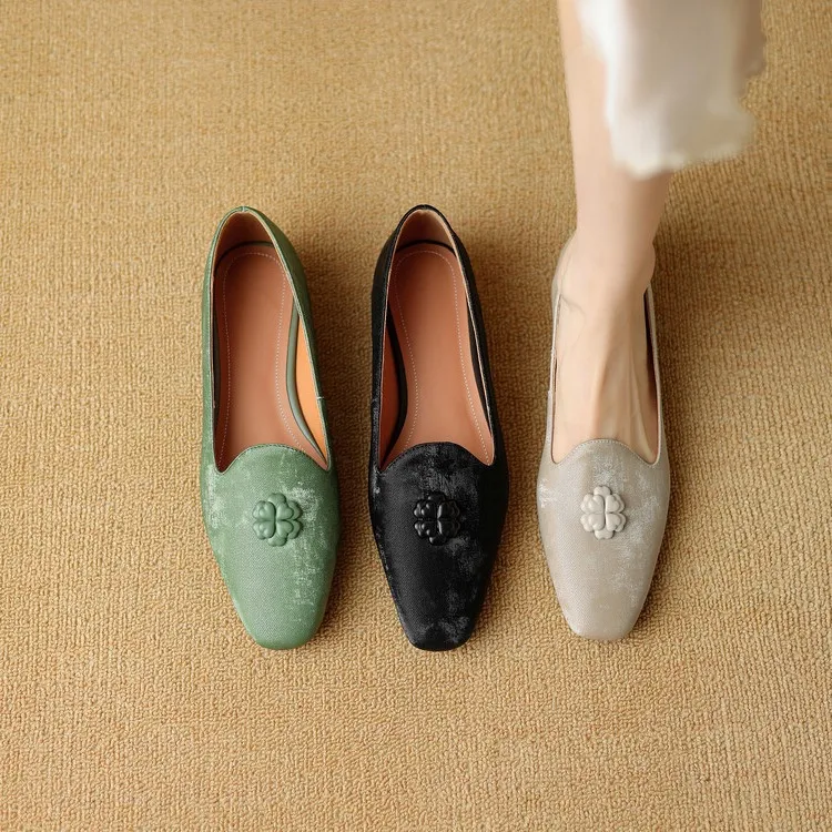 Fashionable Spring and Autumn French-style Chinese-style New Chinese style single shoes with skirts, soft soles, and floral decorations.