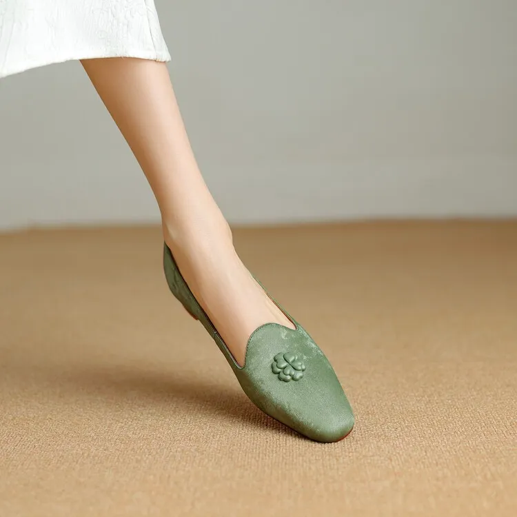 Fashionable Spring and Autumn French-style Chinese-style New Chinese style single shoes with skirts, soft soles, and floral decorations.