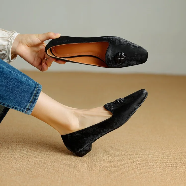 Fashionable Spring and Autumn French-style Chinese-style New Chinese style single shoes with skirts, soft soles, and floral decorations.