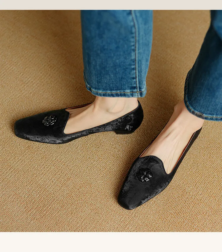 Fashionable Spring and Autumn French-style Chinese-style New Chinese style single shoes with skirts, soft soles, and floral decorations.