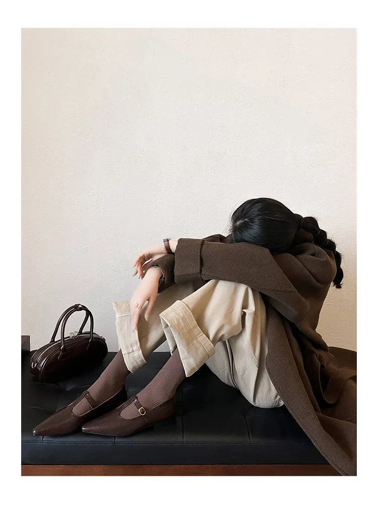 Retro burgundy spring and autumn T-strap flat Mary Jane shoes, sheepskin pointed toe low heel single shoes for women