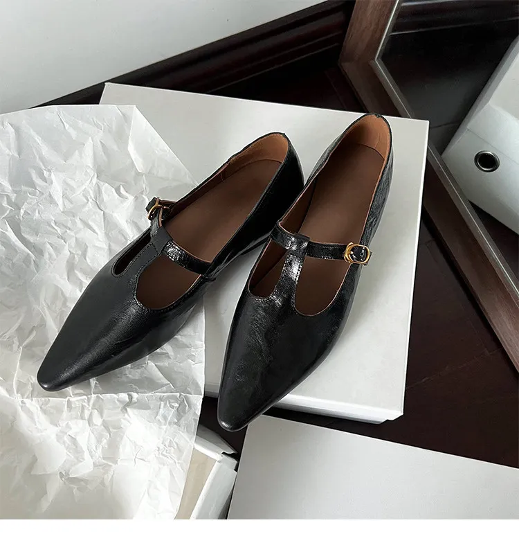 Retro burgundy spring and autumn T-strap flat Mary Jane shoes, sheepskin pointed toe low heel single shoes for women