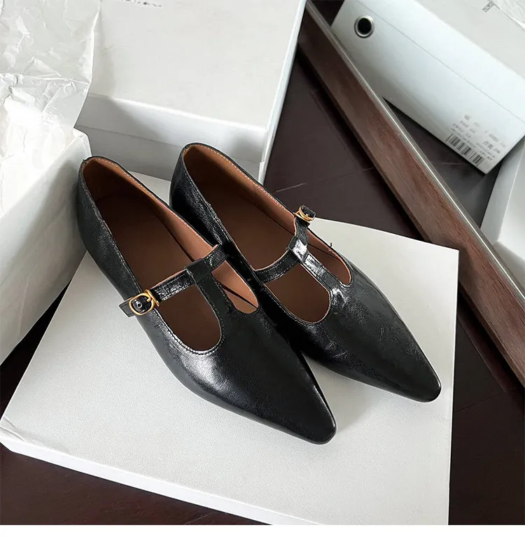 Retro burgundy spring and autumn T-strap flat Mary Jane shoes, sheepskin pointed toe low heel single shoes for women