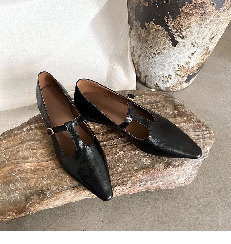 Retro burgundy spring and autumn T-strap flat Mary Jane shoes, sheepskin pointed toe low heel single shoes for women