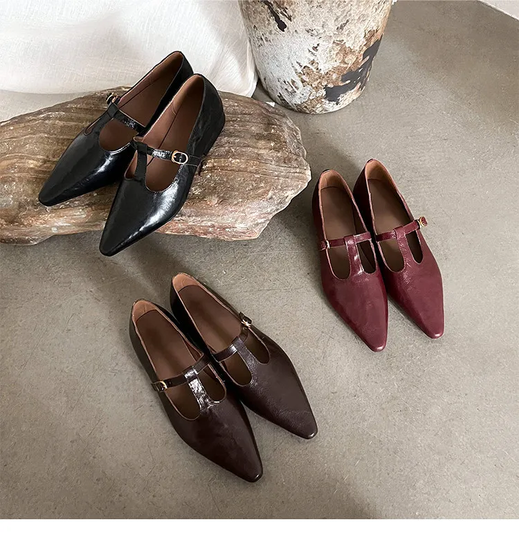 Retro burgundy spring and autumn T-strap flat Mary Jane shoes, sheepskin pointed toe low heel single shoes for women