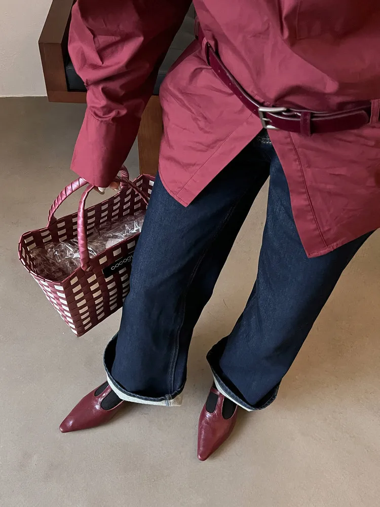 Retro burgundy spring and autumn T-strap flat Mary Jane shoes, sheepskin pointed toe low heel single shoes for women