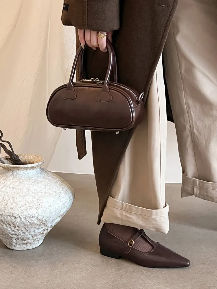 Retro burgundy spring and autumn T-strap flat Mary Jane shoes, sheepskin pointed toe low heel single shoes for women