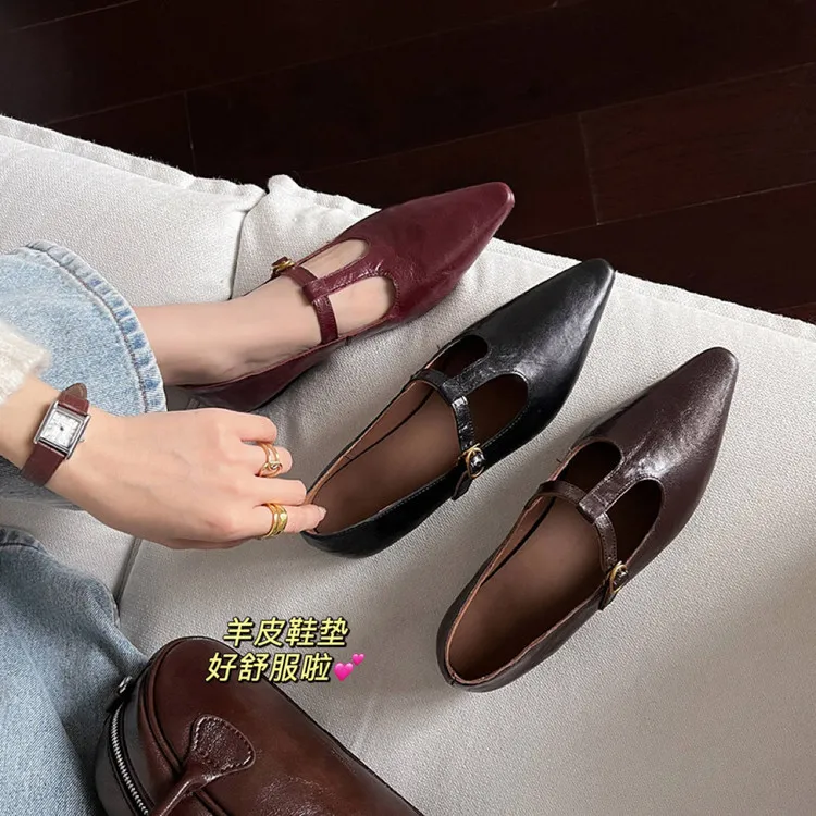 Retro burgundy spring and autumn T-strap flat Mary Jane shoes, sheepskin pointed toe low heel single shoes for women