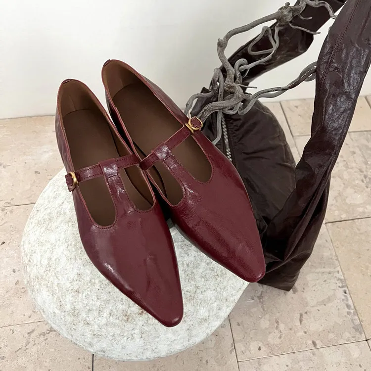 Retro burgundy spring and autumn T-strap flat Mary Jane shoes, sheepskin pointed toe low heel single shoes for women