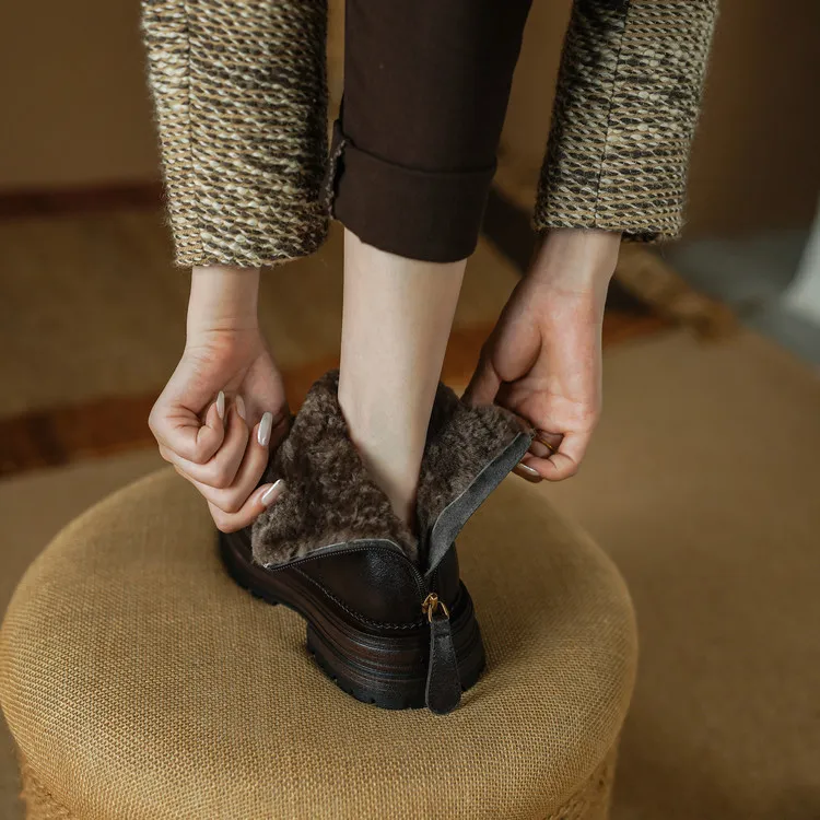 Winter round-toe snow boots, thick sole, chunky heel, high heel, back zipper, simple lamb wool women's boots