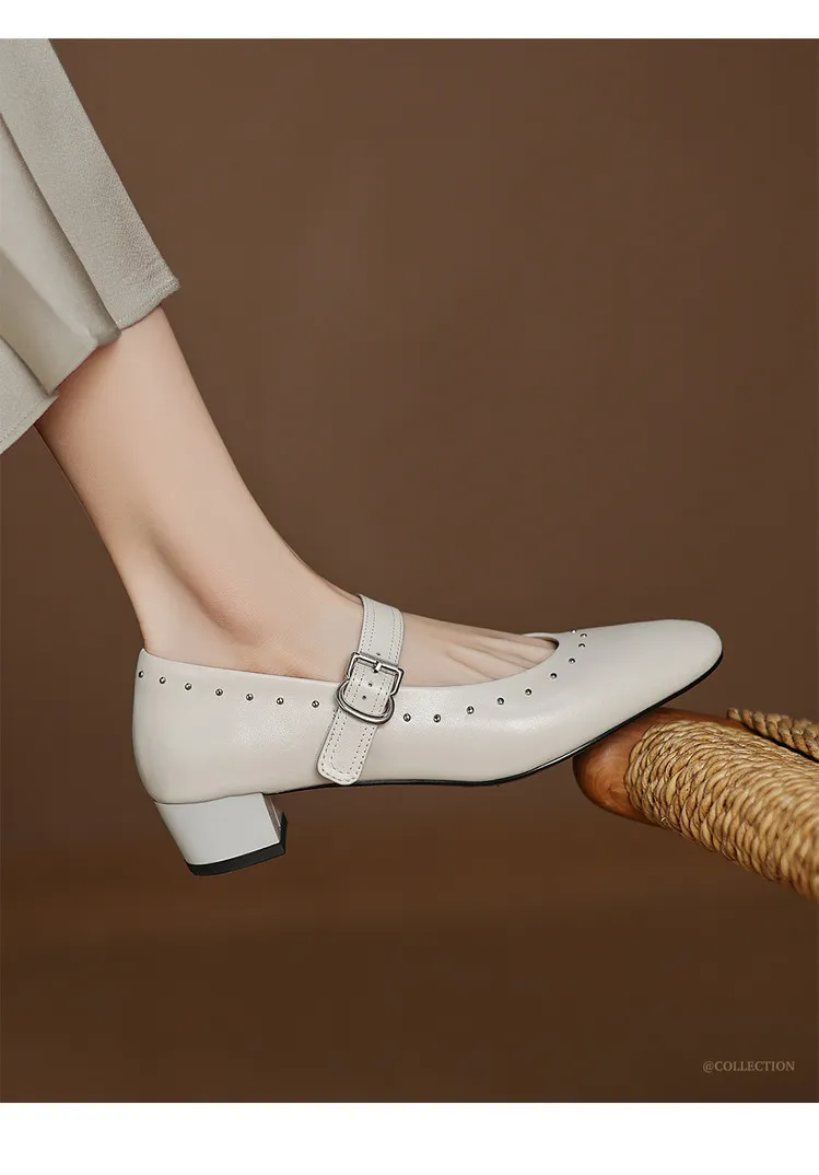 Early spring single shoes, round toe, buckle, chunky heel, solid color, simple women's shoes, fashionable plus size.