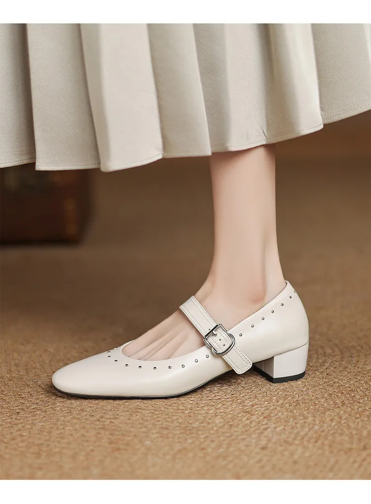 Early spring single shoes, round toe, buckle, chunky heel, solid color, simple women's shoes, fashionable plus size.