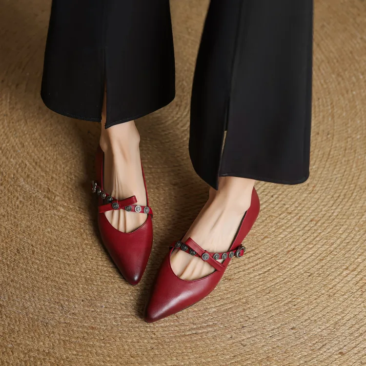Spring single shoes, pointed toe, low heel, cowhide buckle, fashion women's shoes, size 4-2a, plus size 41. - Red 33