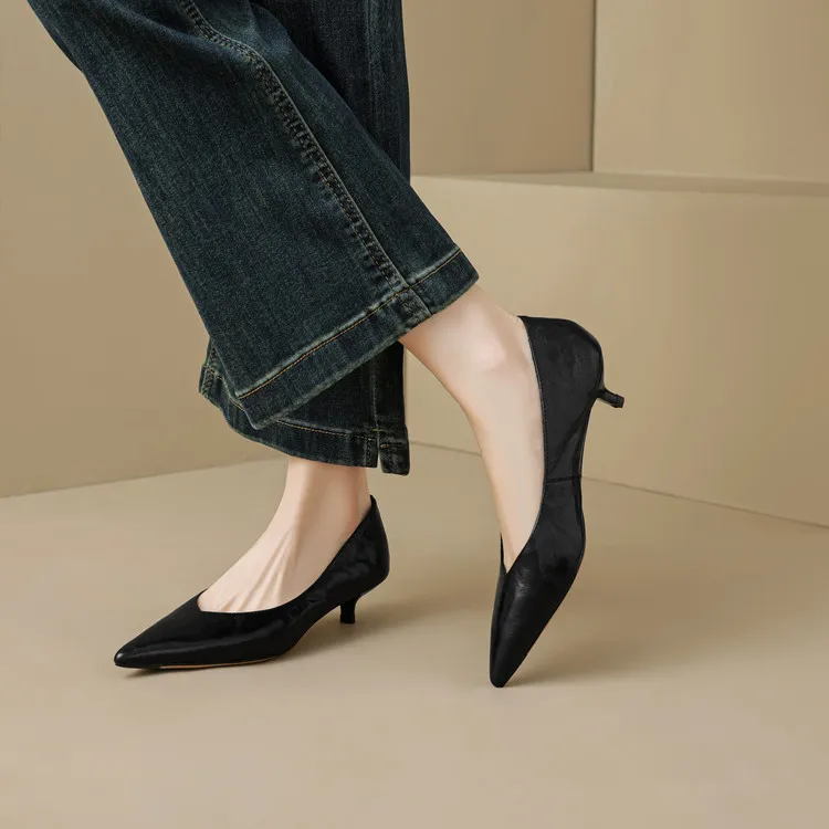 Women's slip-on shoes, made entirely of leather inside and out, stylish and comfortable, made of top-grain sheepskin, pointed toe, kitten heel, elegant single shoes for spring and autumn. - Black 34
