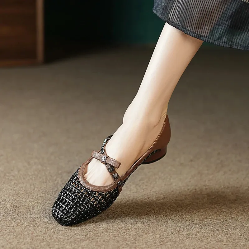 A pair of chunky heel, mid-heel, square-toe, openwork sandals with buckle and color blocking for spring and summer. Comfortable women's shoes. - Black 34