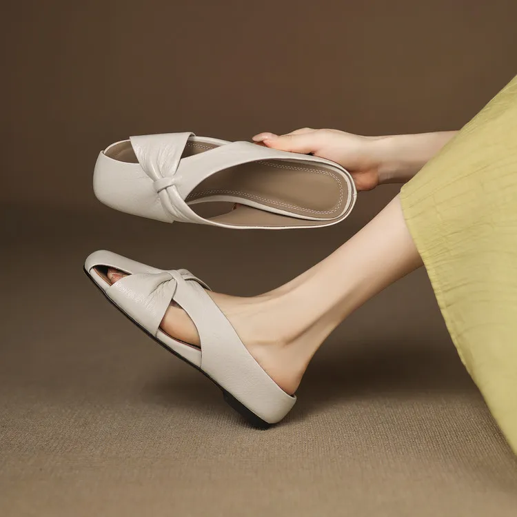 A pair of square-toe slippers, fashionable spring/summer style, made of sheepskin, half-length slippers, comfortable and soft, closed-toe women's shoes. - Off-white 34