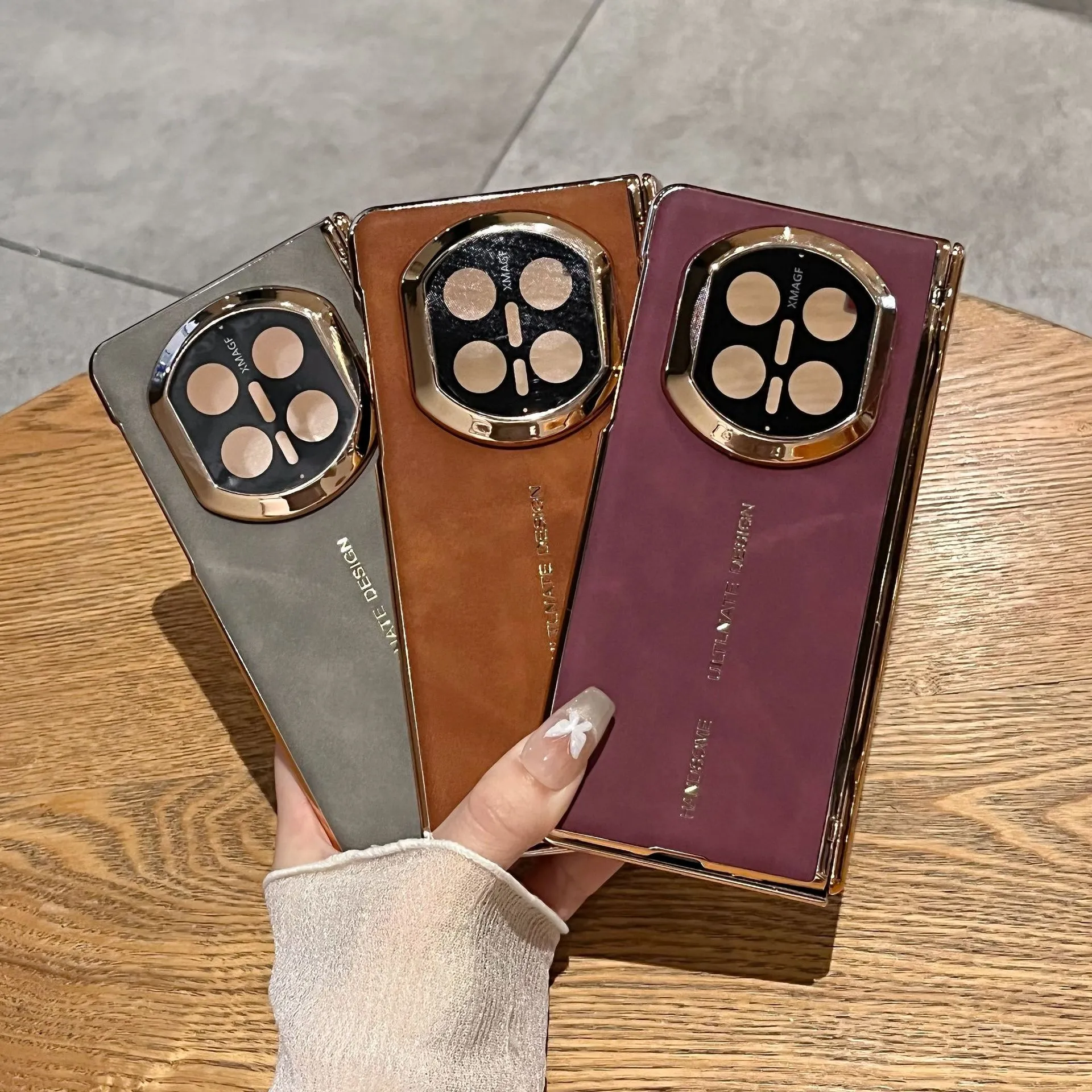 Compatible with Huawei Mate X7 phone case, vegan leather lambskin textured case, integrated hinge, drop-proof protective case.