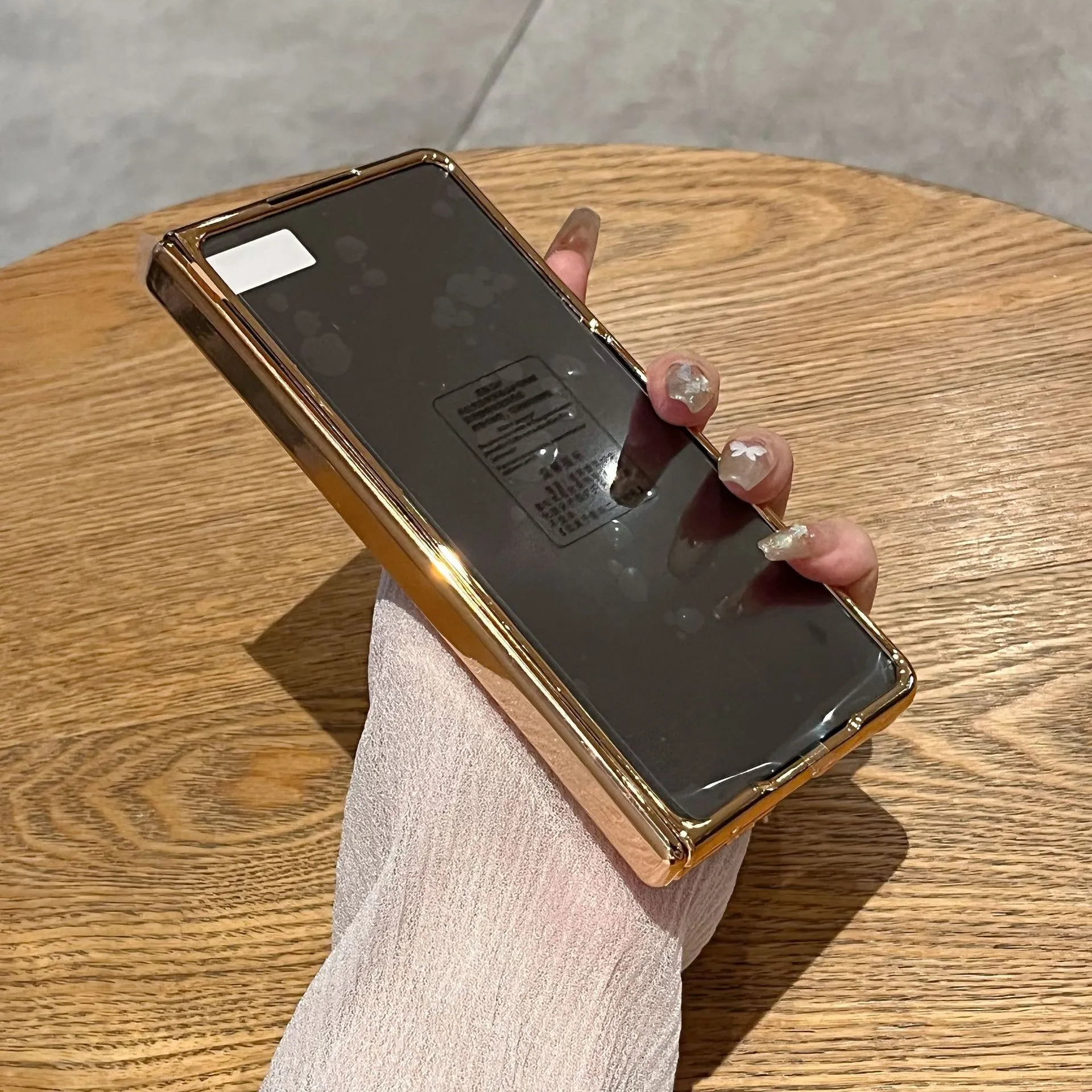 Compatible with Huawei Mate X7 phone case, vegan leather lambskin textured case, integrated hinge, drop-proof protective case.
