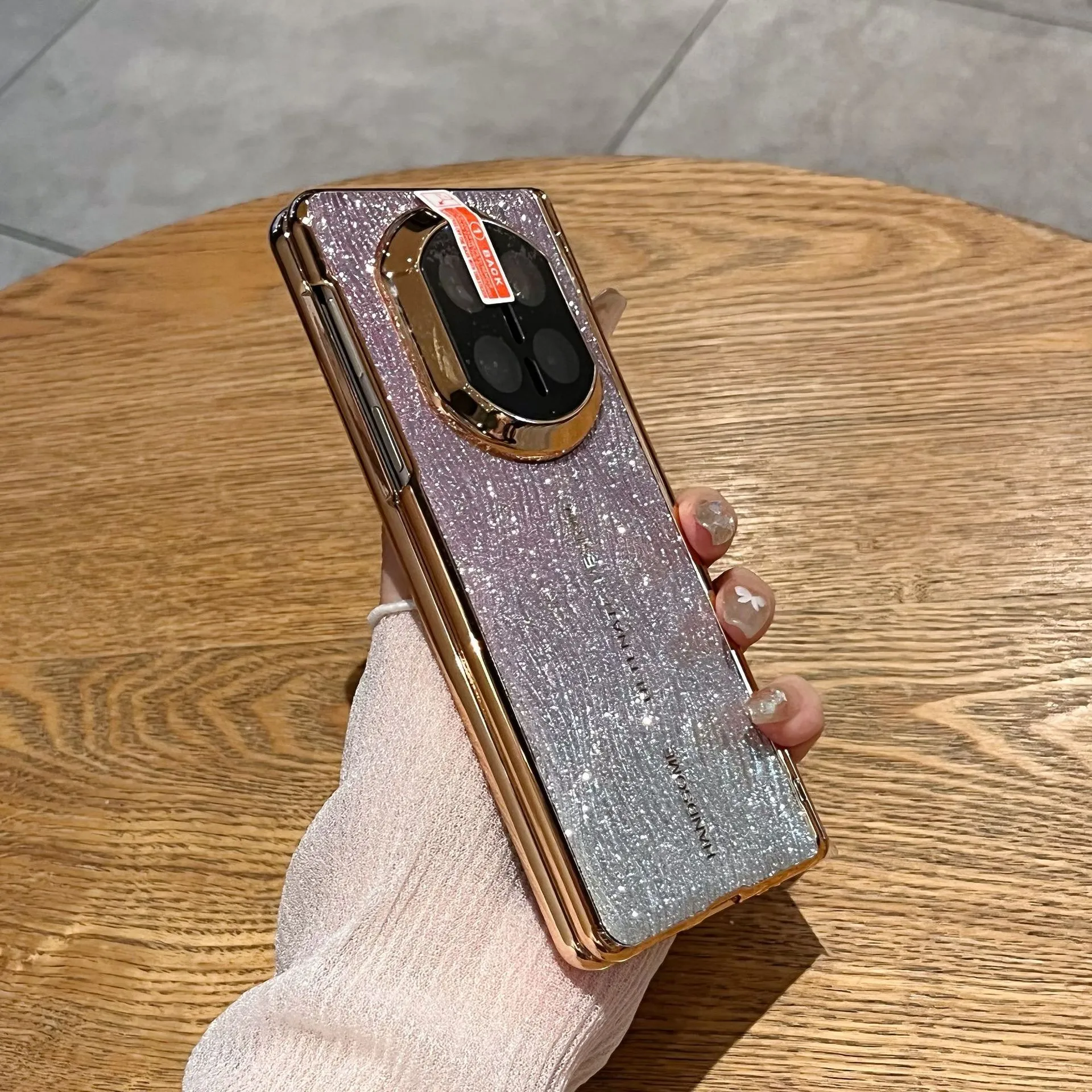 Compatible with Huawei Mate X7 phone case, Mate X7 glitter water ripple case, integrated hinge, drop-proof protective case.