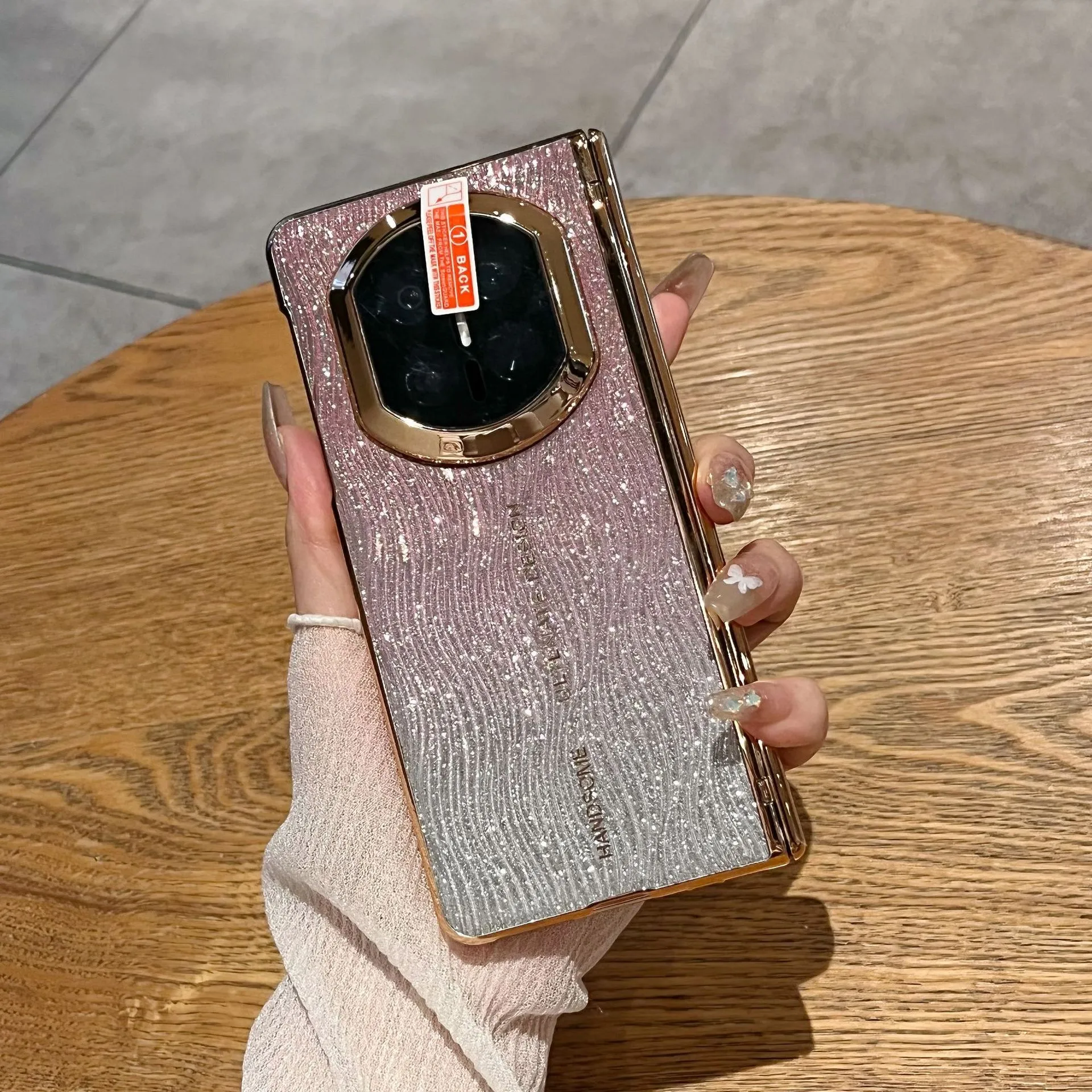 Compatible with Huawei Mate X7 phone case, Mate X7 glitter water ripple case, integrated hinge, drop-proof protective case.
