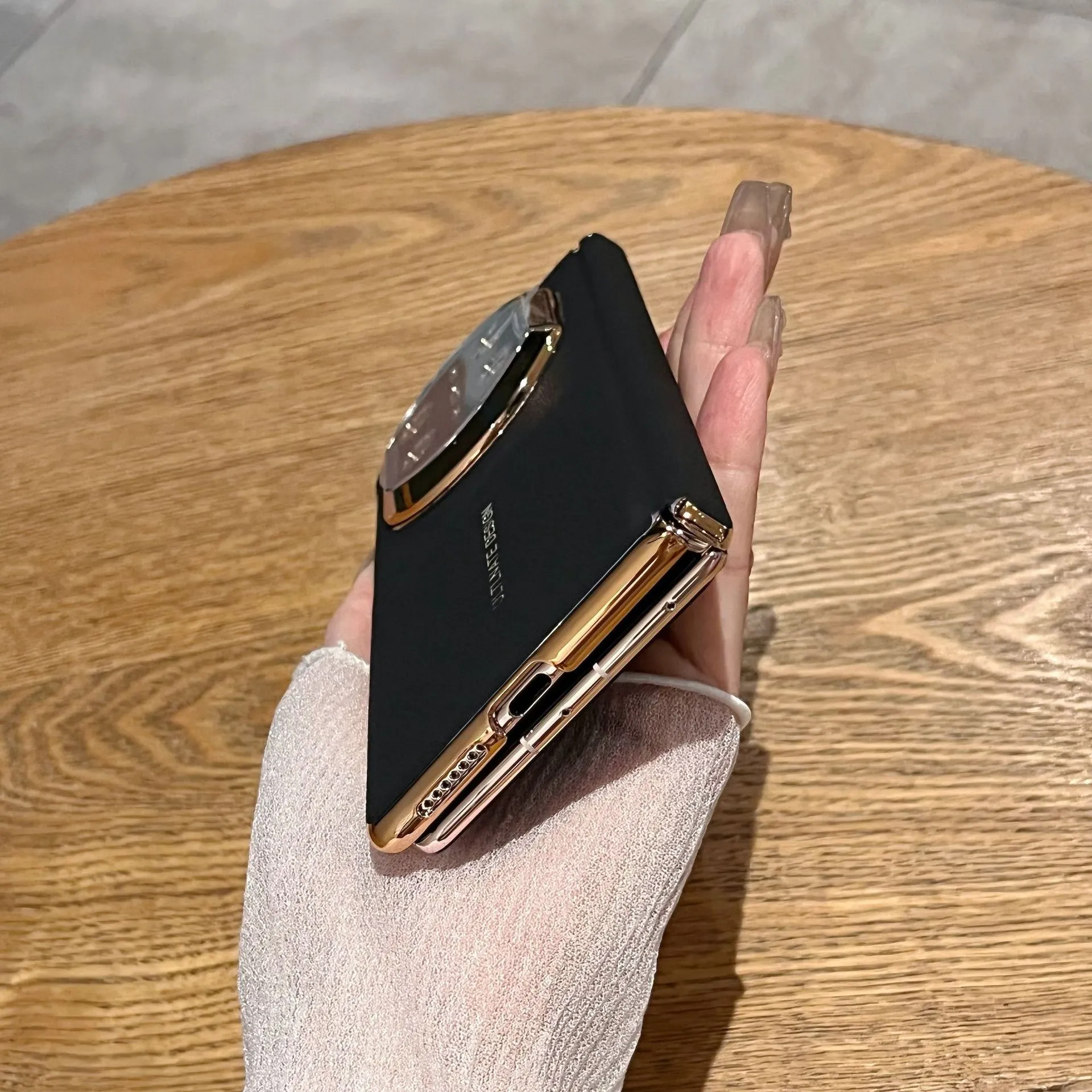 Compatible with Huawei Mate X7 phone case, instantly transforms Mate X6 into X7 vegan leather-feel electroplated hinge drop-proof protective case.