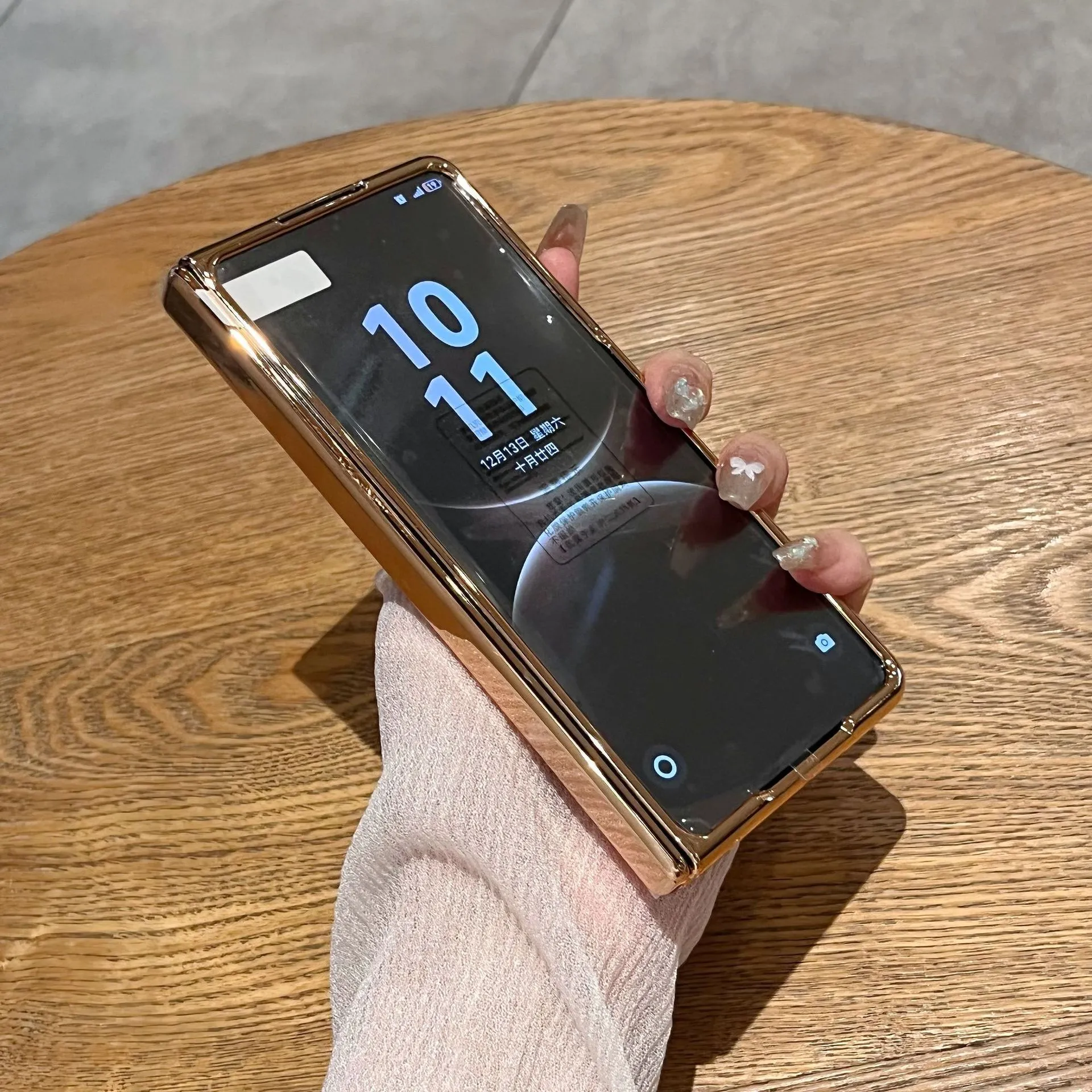 Compatible with Huawei Mate X7 phone case, vegan leather denim textured case, integrated hinge, drop-proof protective case.