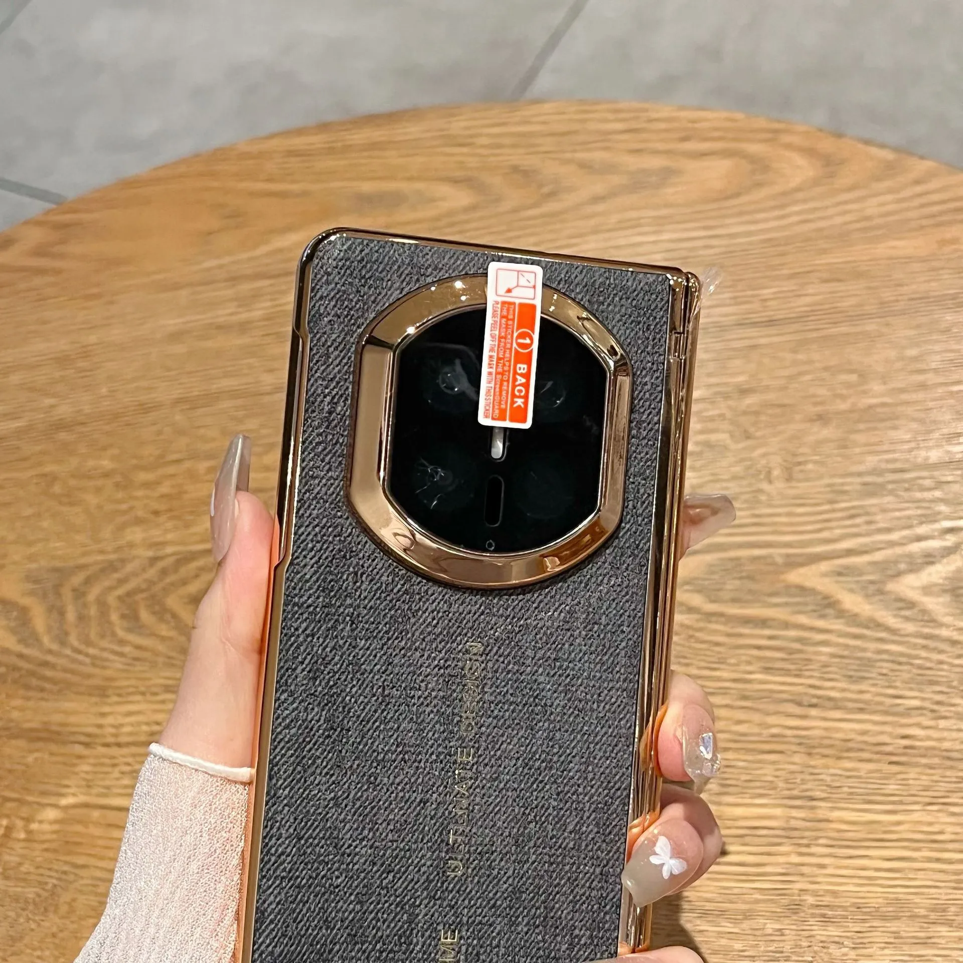 Compatible with Huawei Mate X7 phone case, vegan leather denim textured case, integrated hinge, drop-proof protective case.