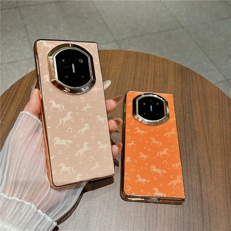 Compatible with Huawei Mate X7 and Mate X6, this Aima fashion-style leather-textured hinge protective case is drop-proof.