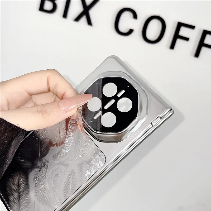 Compatible with Huawei MATE X7 and Mate X6 foldable screen, electroplated, built-in magnetic, stylish drop-proof protective case.