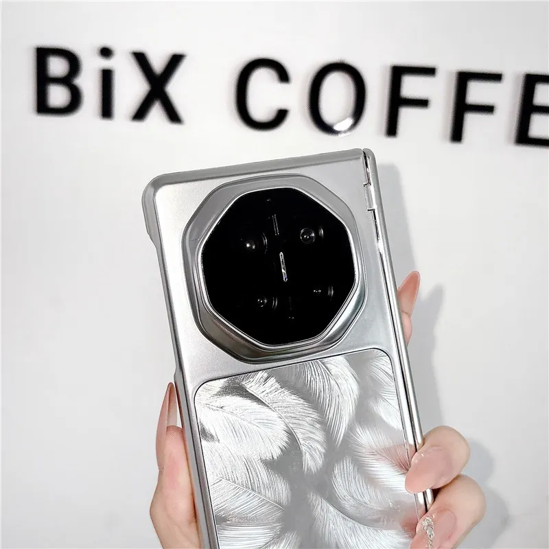 Compatible with Huawei MATE X7 and Mate X6 foldable screen, electroplated, built-in magnetic, stylish drop-proof protective case.