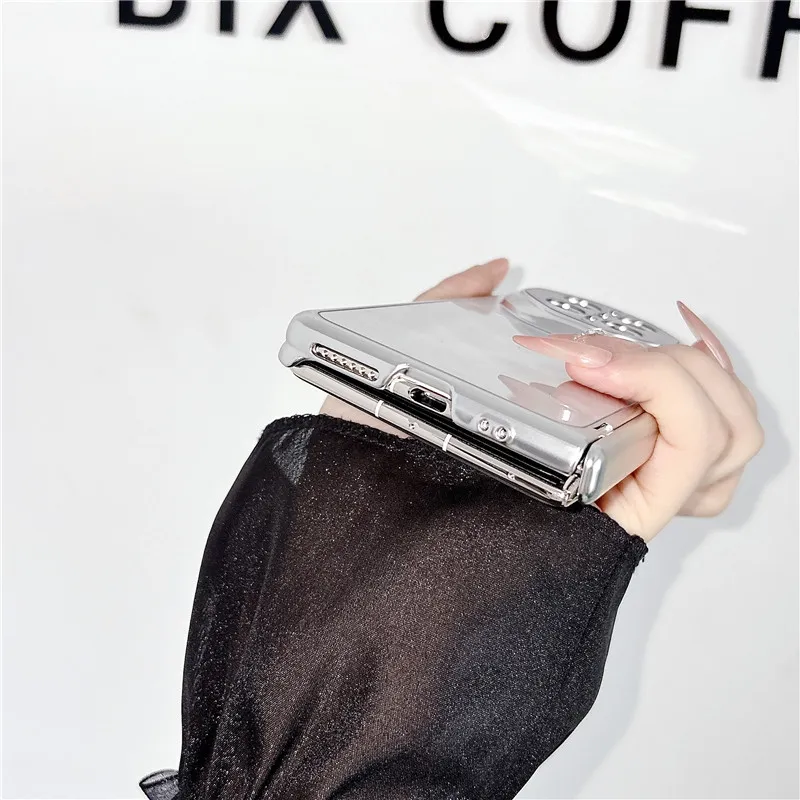 Compatible with Huawei MATE X7 and Mate X6 foldable screen, electroplated, built-in magnetic, stylish drop-proof protective case.