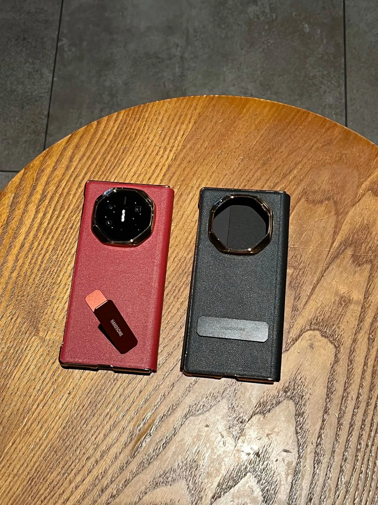 Compatible Huawei MATEXT phone case, smart leather case with screen stand, folding, full-coverage, drop-proof protective case.