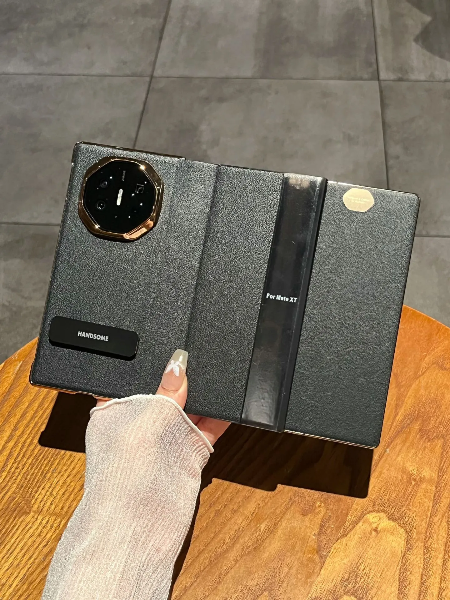Compatible Huawei MATEXT phone case, smart leather case with screen stand, folding, full-coverage, drop-proof protective case.